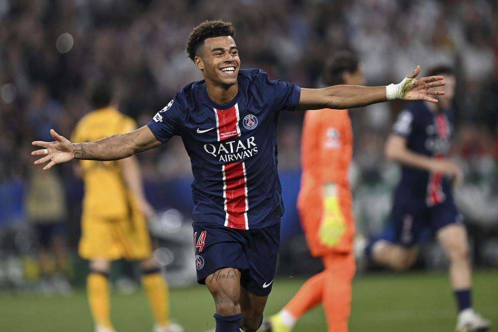 德科：冬窗很难引进适合巴萨的球员，球队现在状态良好